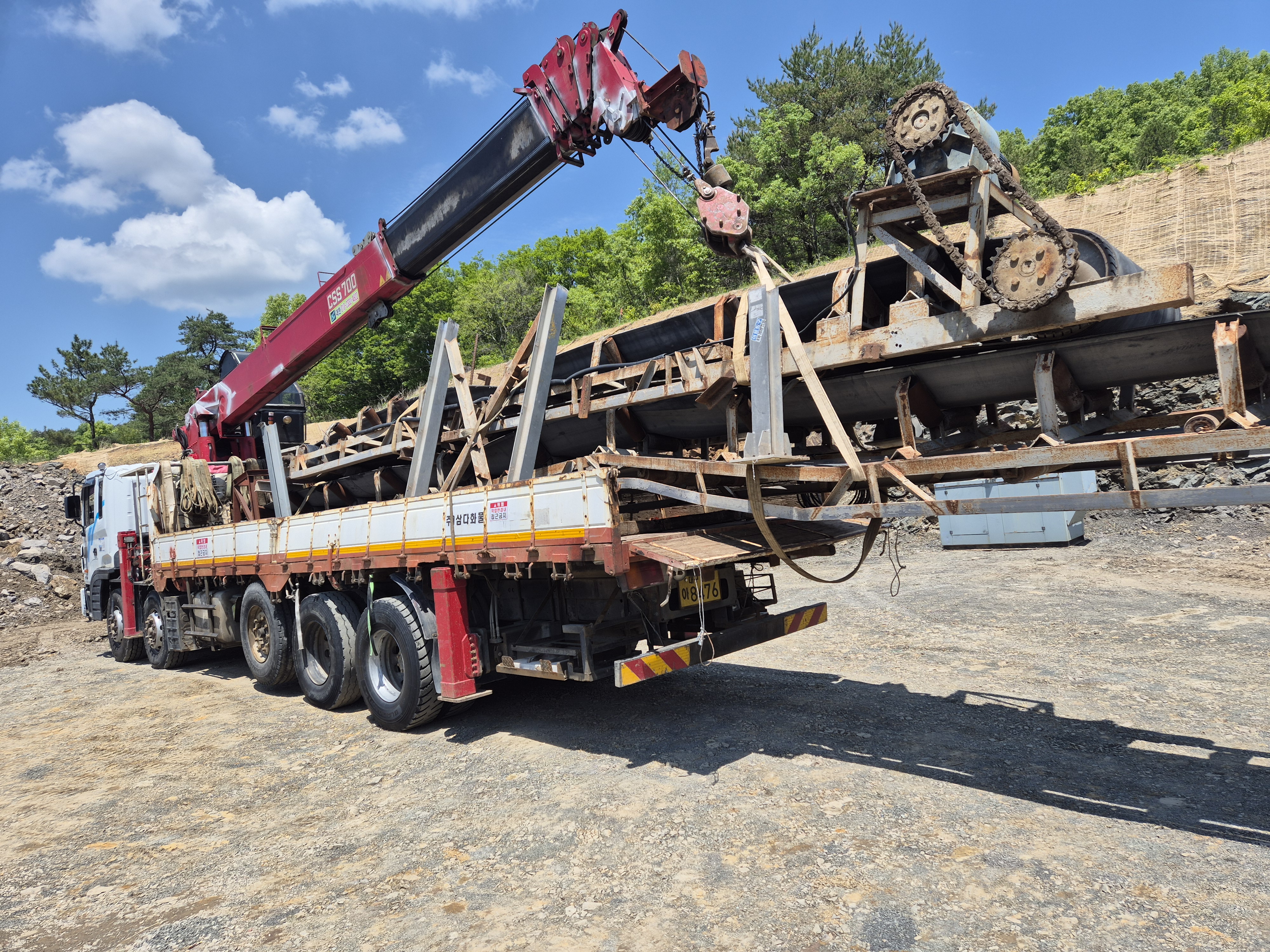 대한카고크레인 대형 목재 운반 작업
