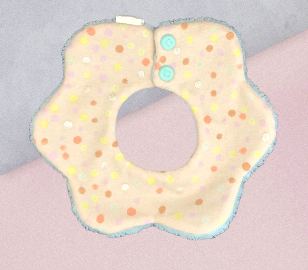 Bavoir fleuri : Jersey coton pois - rose claire / Taille doudou