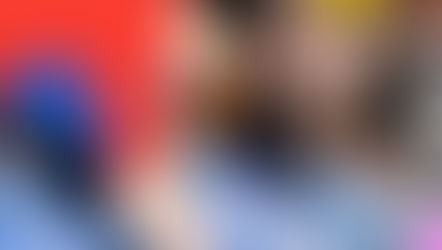大きな紙のツリーにステンシルでペタペタ?