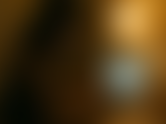 畫面呈現一位年輕定點茶工作者女性坐在昏黃燈光下，專注地在筆電上敲擊鍵盤。桌面擺有茶杯、筆記本與開啟的日記頁面，牆上貼著象徵心理狀態的便利貼（如睡眠、焦慮等）。整體光線柔和，形成溫暖且帶有沈澱感的私人空間，象徵她正在用書寫重整情緒與創傷記憶。暖黃色檯燈照亮她凝神的側臉，畫面中無多餘干擾，突顯她與內心對話的專注感。桌面上的便利貼像是心理線索，提醒她這些日記不只是一段記錄，更是追蹤自我狀態的路徑。她的姿態微微前傾，顯示出投入與渴望釐清自我經驗的態度。整體氛圍靜謐，象徵她在夜晚找到一個能誠實面對創傷、逐步復原的安全角落。