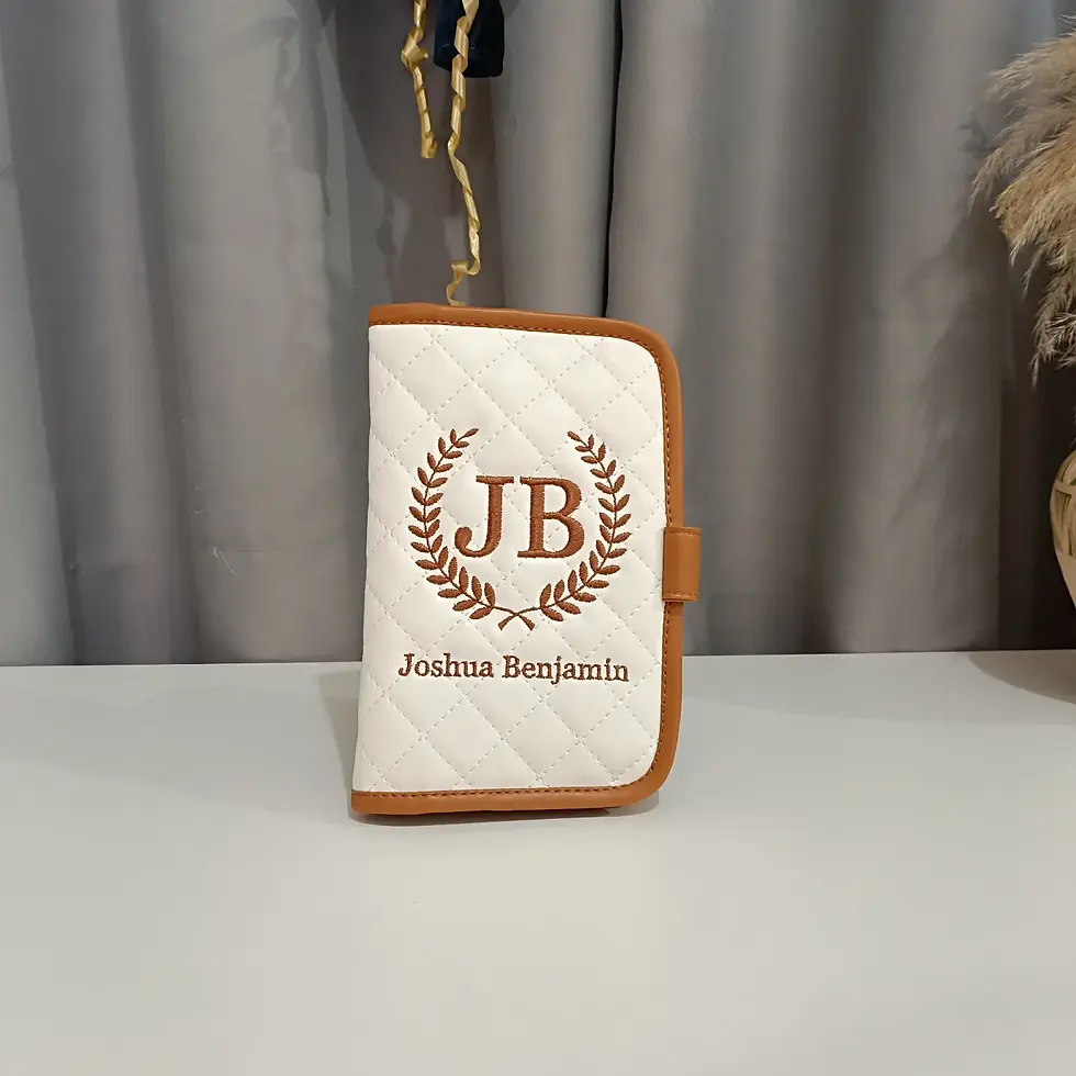 Miniatura: Mochila e porta documentos branco e camel personalizado com nome de seu bebé.