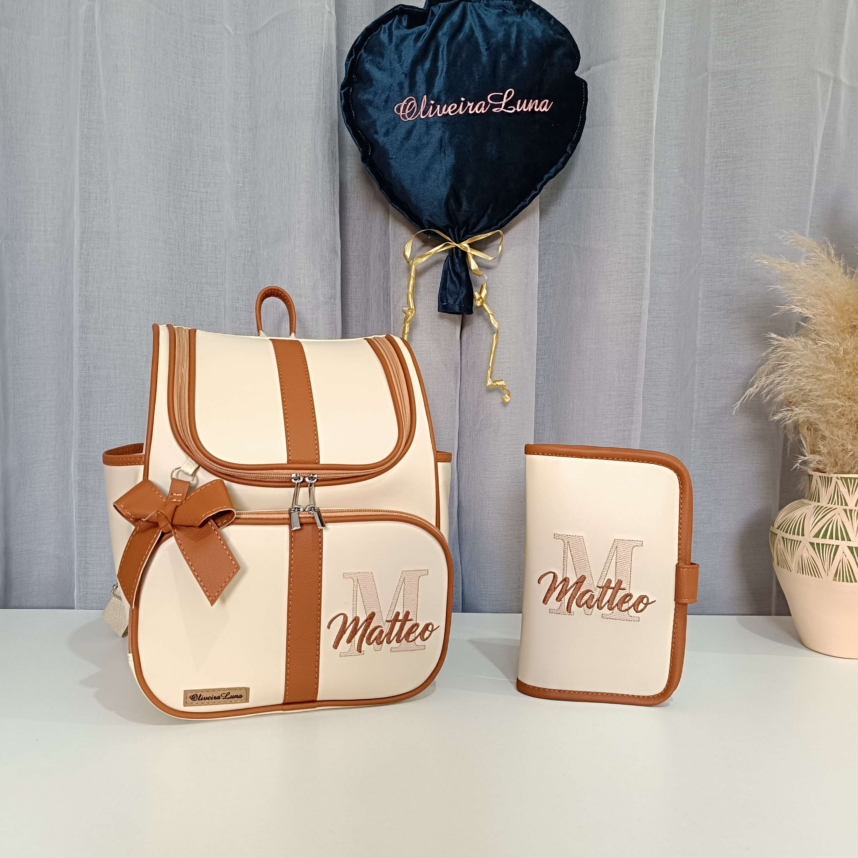 Mochila e porta documentos .