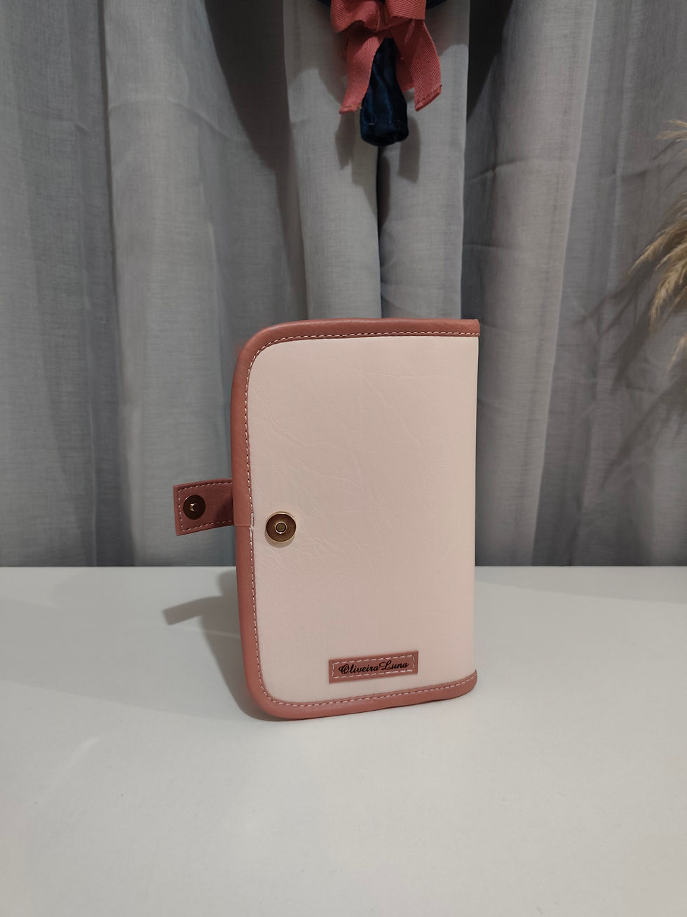 Miniatura: Porta documentos, rosa nude e rosé, inicial com borboleta e nome da sua bebé 