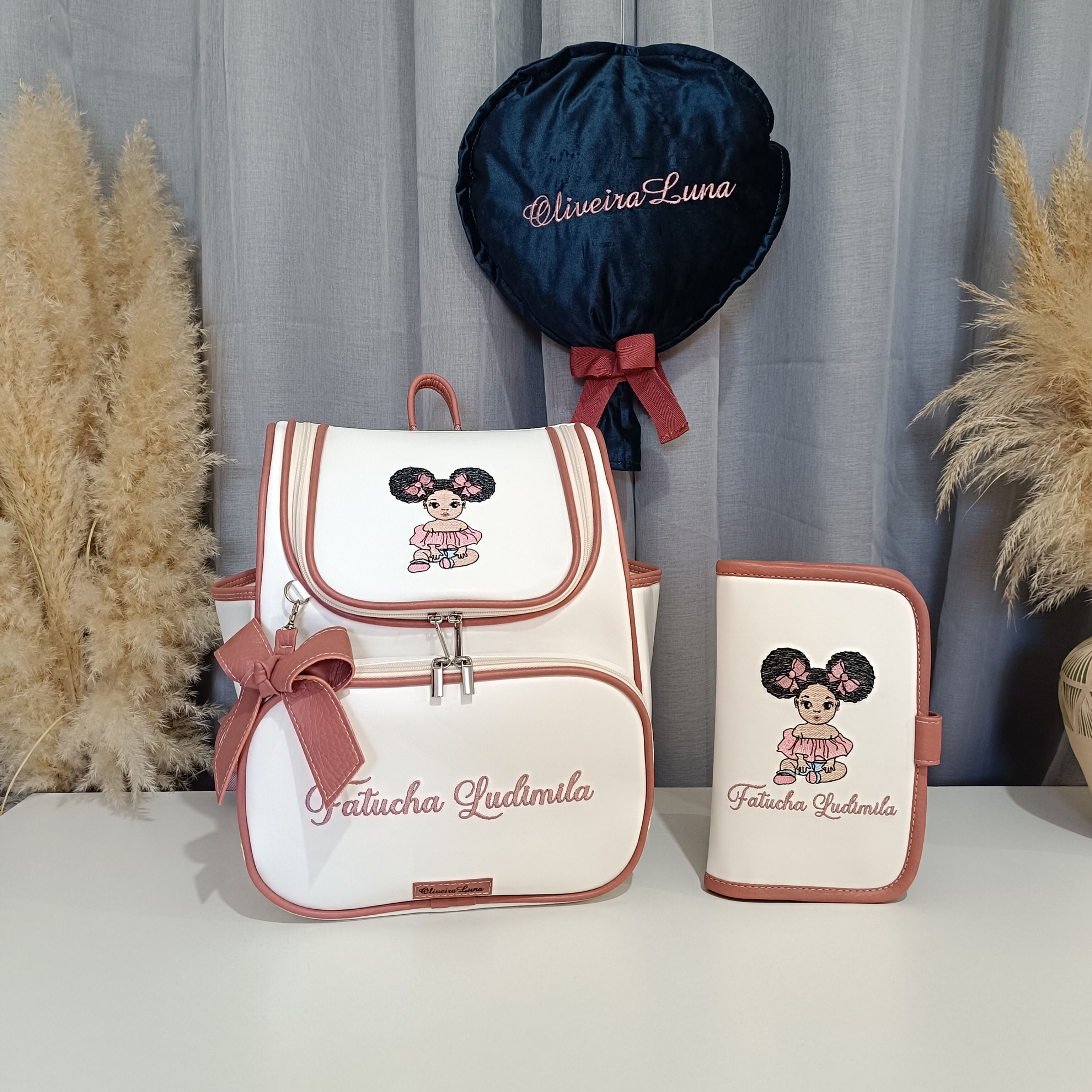 Kit Maternidade boneca, branco e detalhes em rosé personalizado com nome da bebé