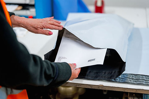 Packing a shipping envelope for ecommerce fulfilment