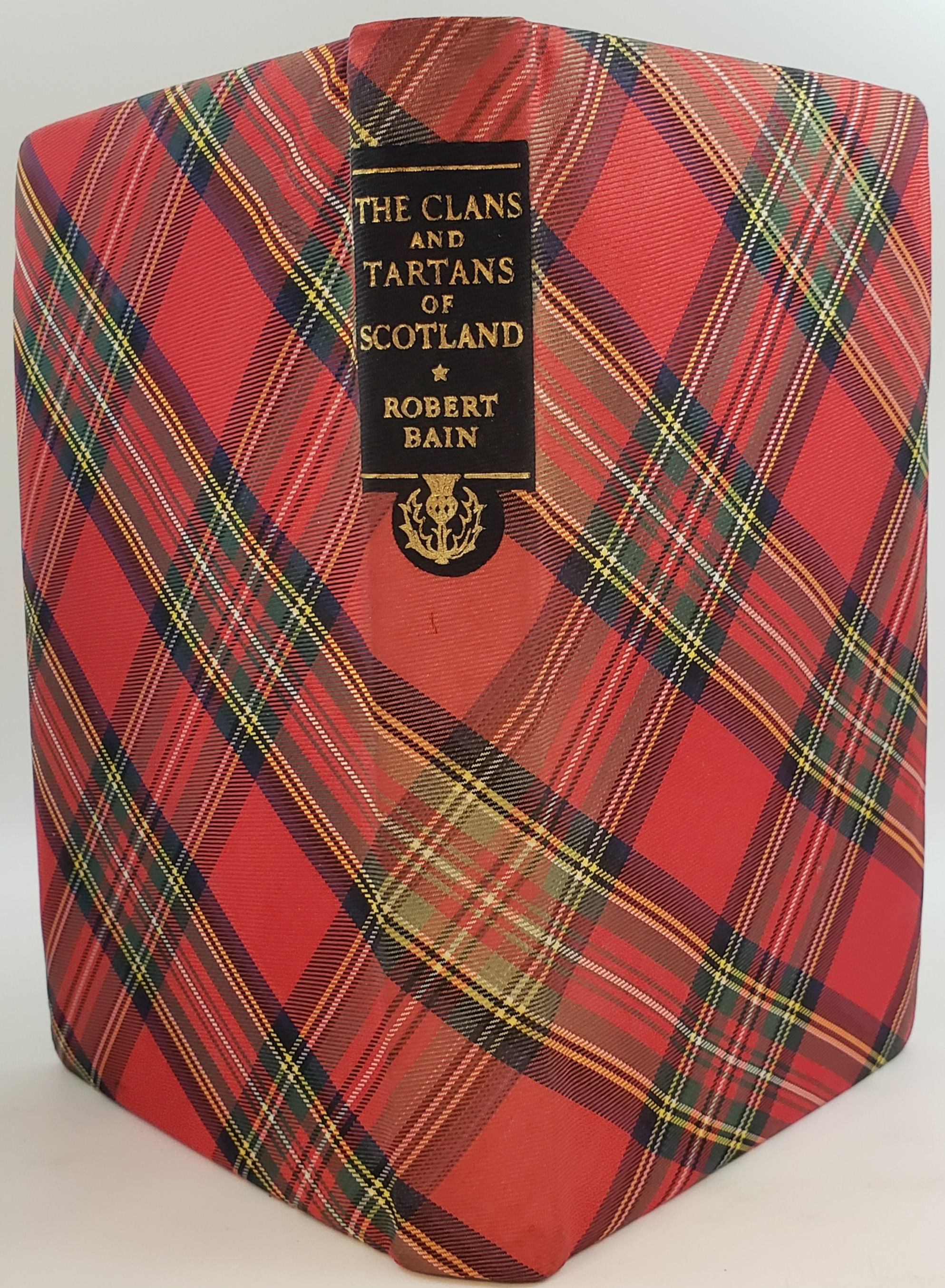 Robert Bain's THE CLANS AND TARTANS OF SCOTLAND by Margaret O. Macdougall