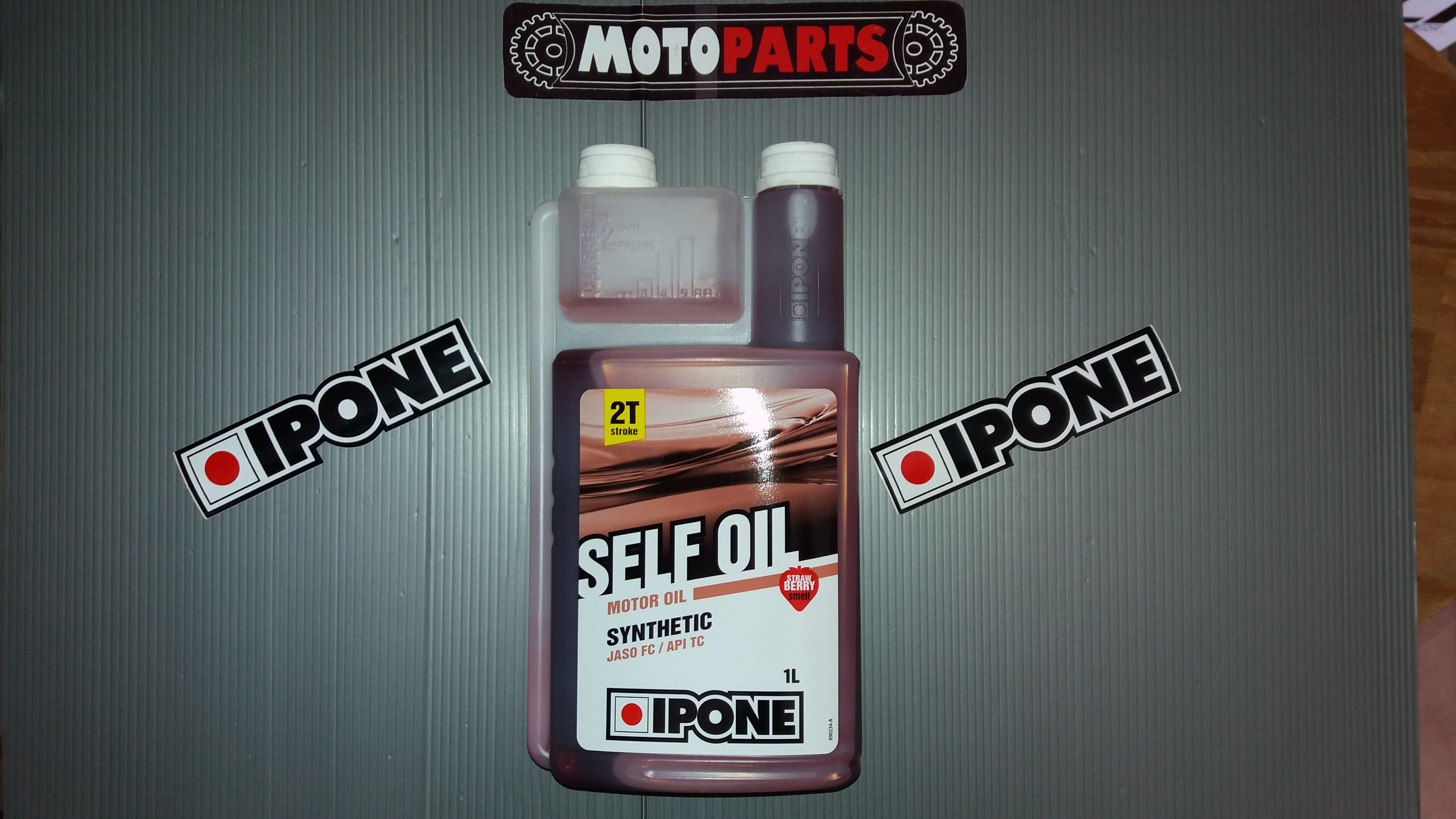 Lubricante Ipone 2T para mezcla con combustible.