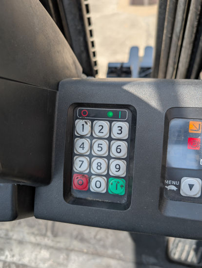 Il modello Toyota 8FBEKT16 è usato, in ottime condizioni e disponibile in singola unità.