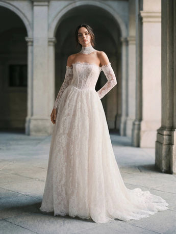 Pronovias Privée Uxelor Brautkleid 01 Front bei Marie Bernal