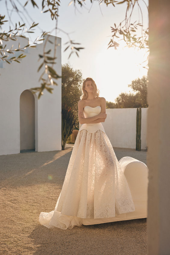 Eva Lendel Summer Brautkleid Zweiteiler 01 Front bei Marie Bernal