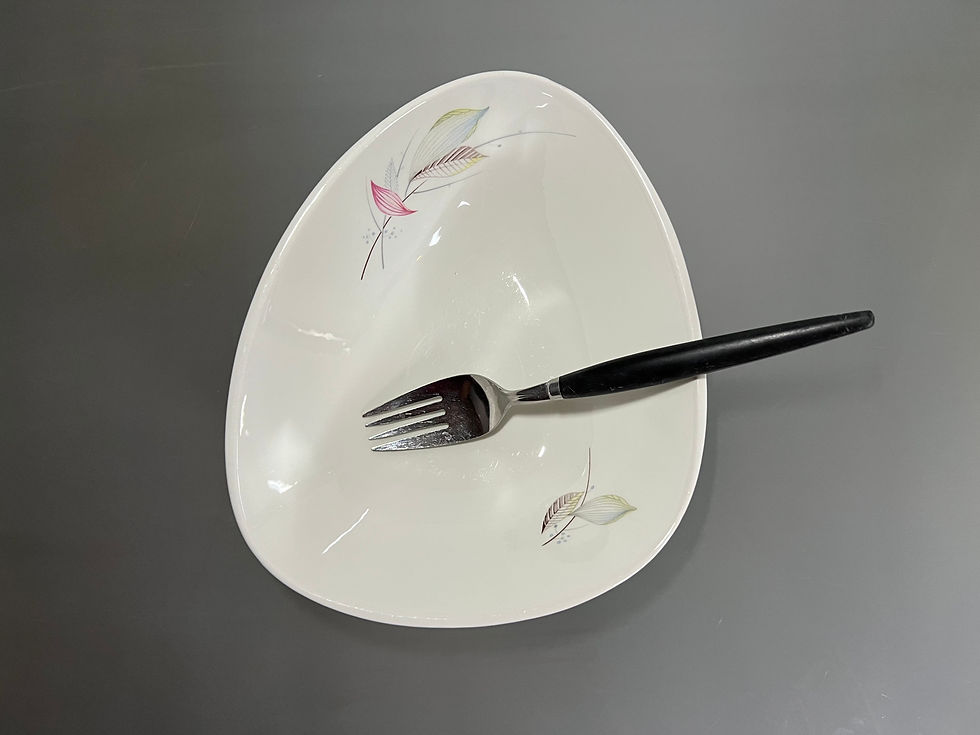 縮圖：Rörstrand, Unknown Deco with Three Leaves Triangle Serving Plate