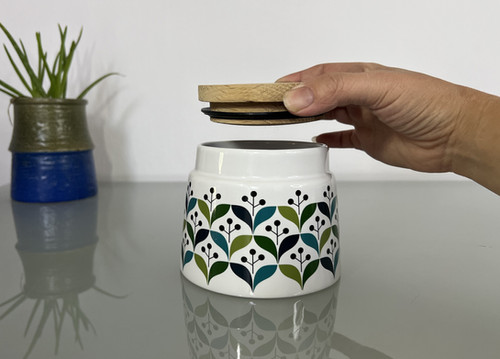 sagaform キャニスターdesign by lotta odelius SAGAFORM , LOTTA ODELIUS, LIDDED CONTAINER, PORCELAIN W/WOOD