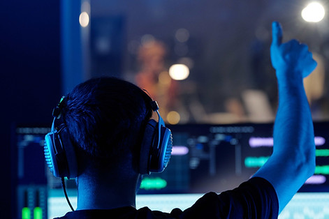 adjusting-sound-levels-in-modern-recording-studio-2025-03-14-21-22-36-utc.jpeg