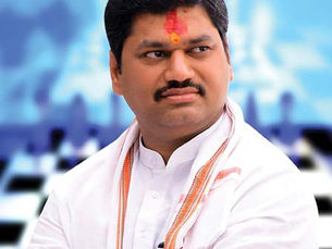 Dhananjay Munde in soup over Beed Sarpanch’s murder