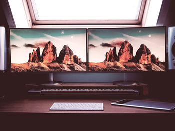 Handy Tips to Optimize a Dual-Monitor Setup for the Best Experience