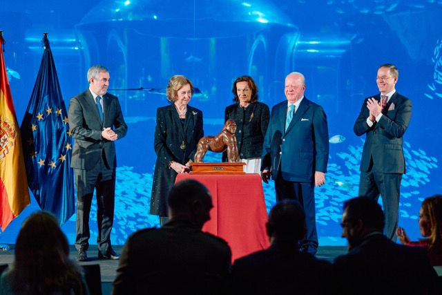 Ihre Majestät Königin Sofía erhält den Gorilla-Preis des Loro Parque bei einem historischen Festakt im Zeichen des Tierwohls