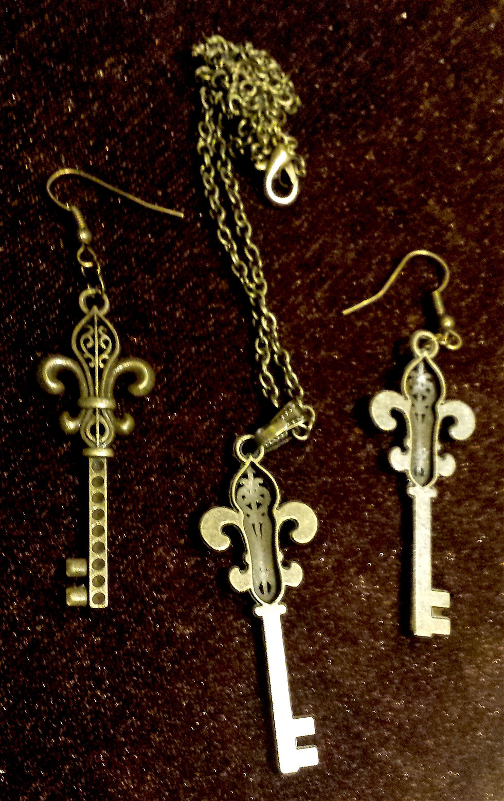 Thumbnail: Antique Bronze Fleur de Lis Key Set