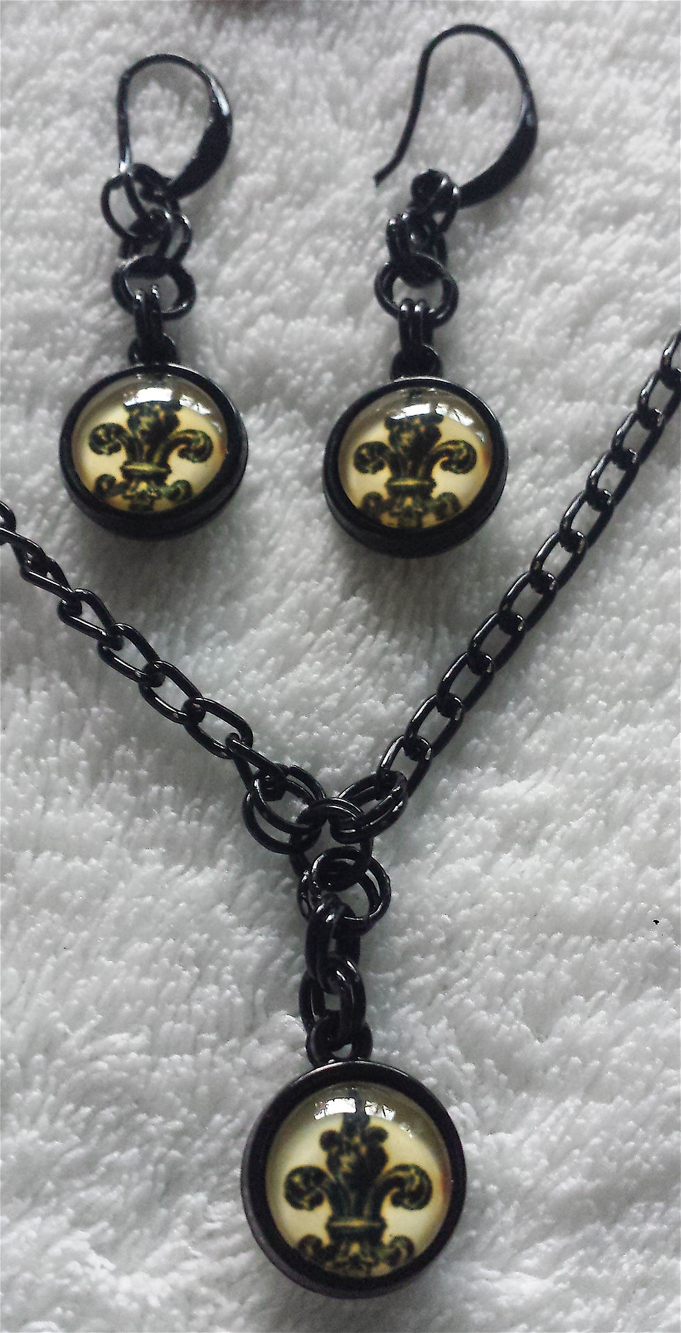 Thumbnail: Black Ball Fleur de Lis Set