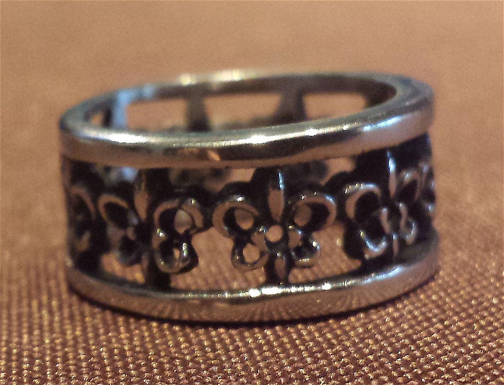 Thumbnail: Hollow Chaplet Fleur de Lis Ring