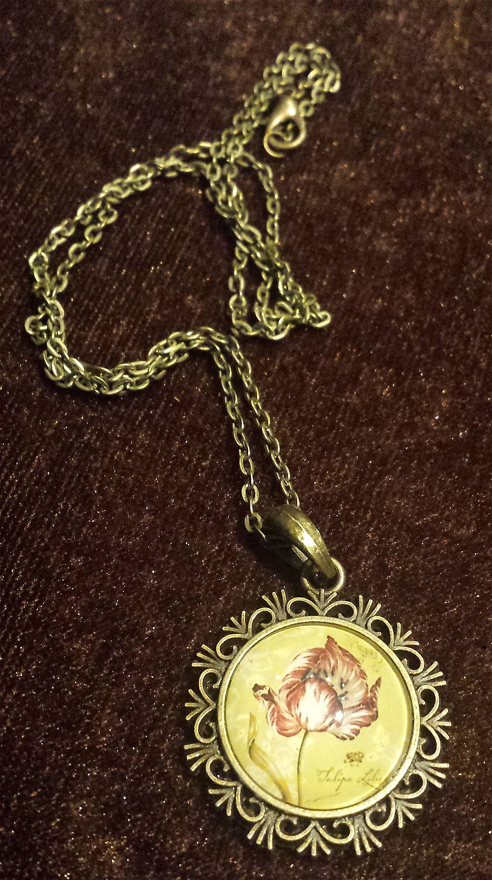 Thumbnail: Tulip GlassMedallion