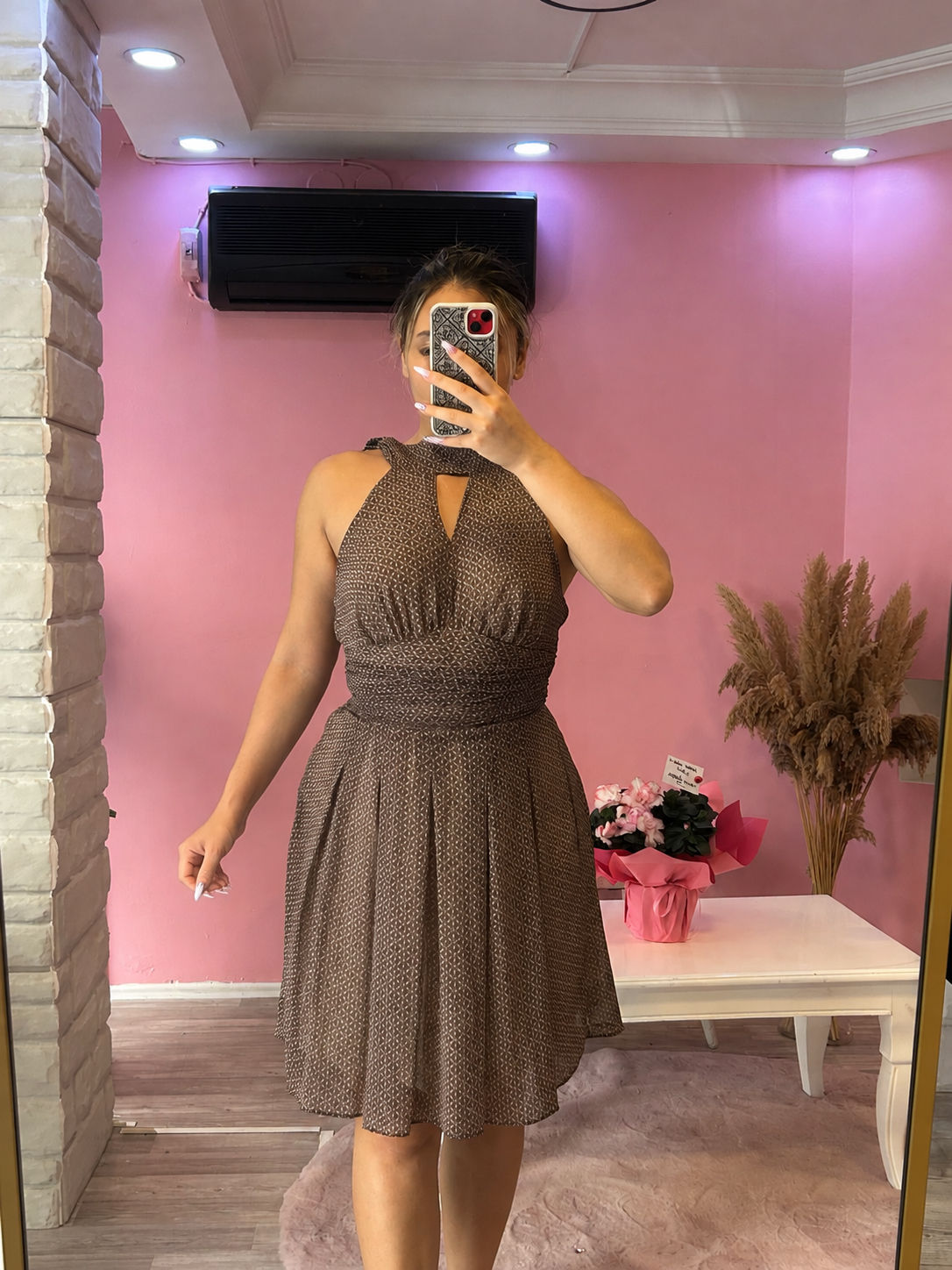 HALTER YAKA PİLİSELİ ELBİSE