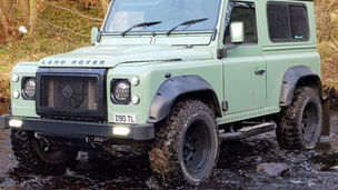 Retro Land Rover Defender 90 Station Wagon