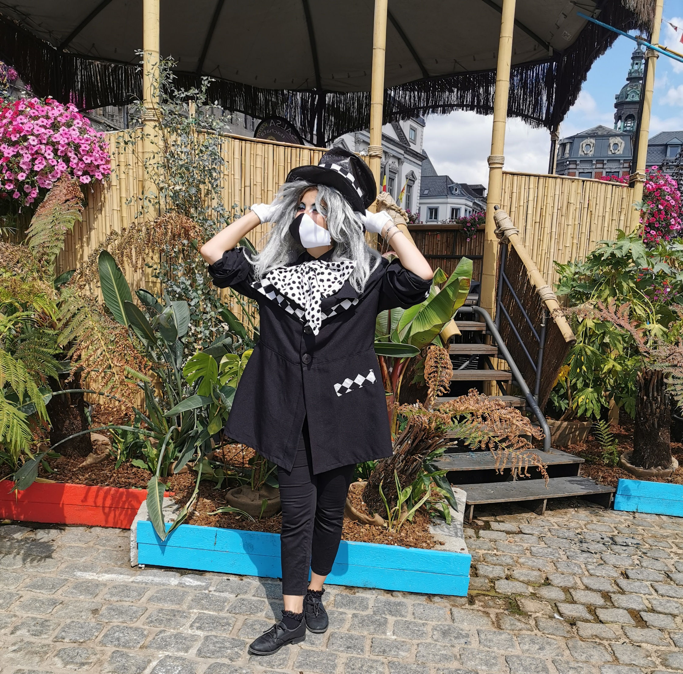 Photo du Chapelier Fou sur la grande place de Mons