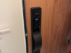 מנעול חכם דגם וואי פלוס - כולל 2 מצלמות אבטחה ומנעול חכם לוקין - המלצות מנעולנים מומלצים לביטחון ביתי מושלם