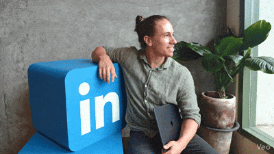 Adrian Göldner LinkedIn Ads Experte.gif