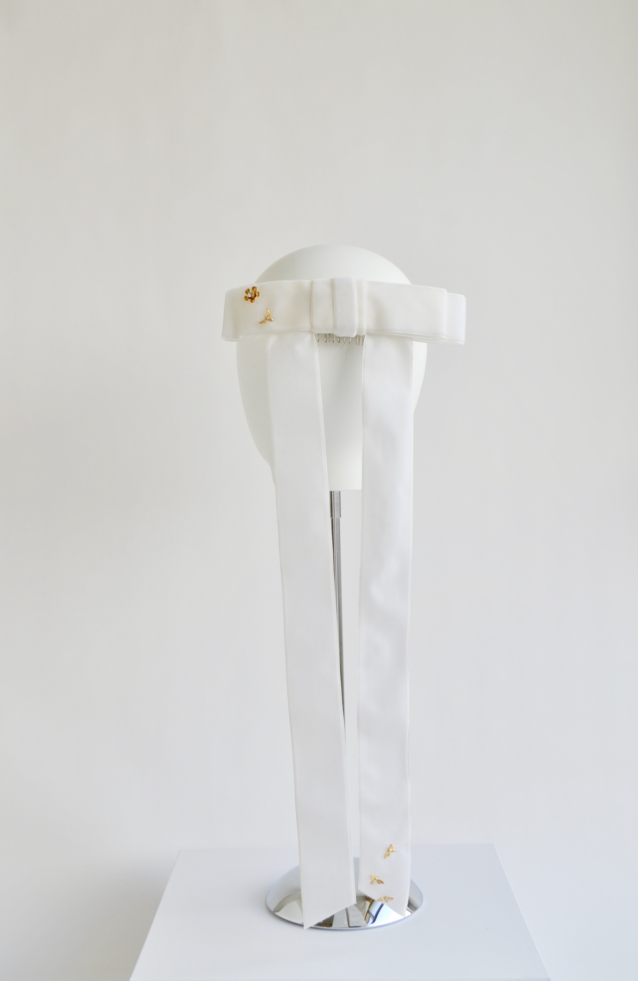 Velvet Ponytail Bow - White_