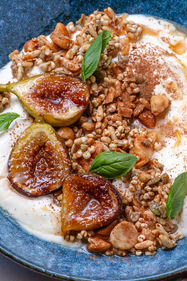 Caramelised Figs with Greek Yoghurt and Granola
