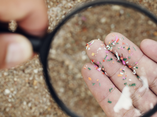 Bioplásticos: inovação sustentável para reduzir microplásticos