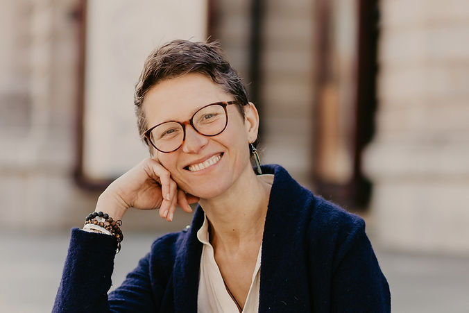 Bronwyn_brand (5)_edited.jpg