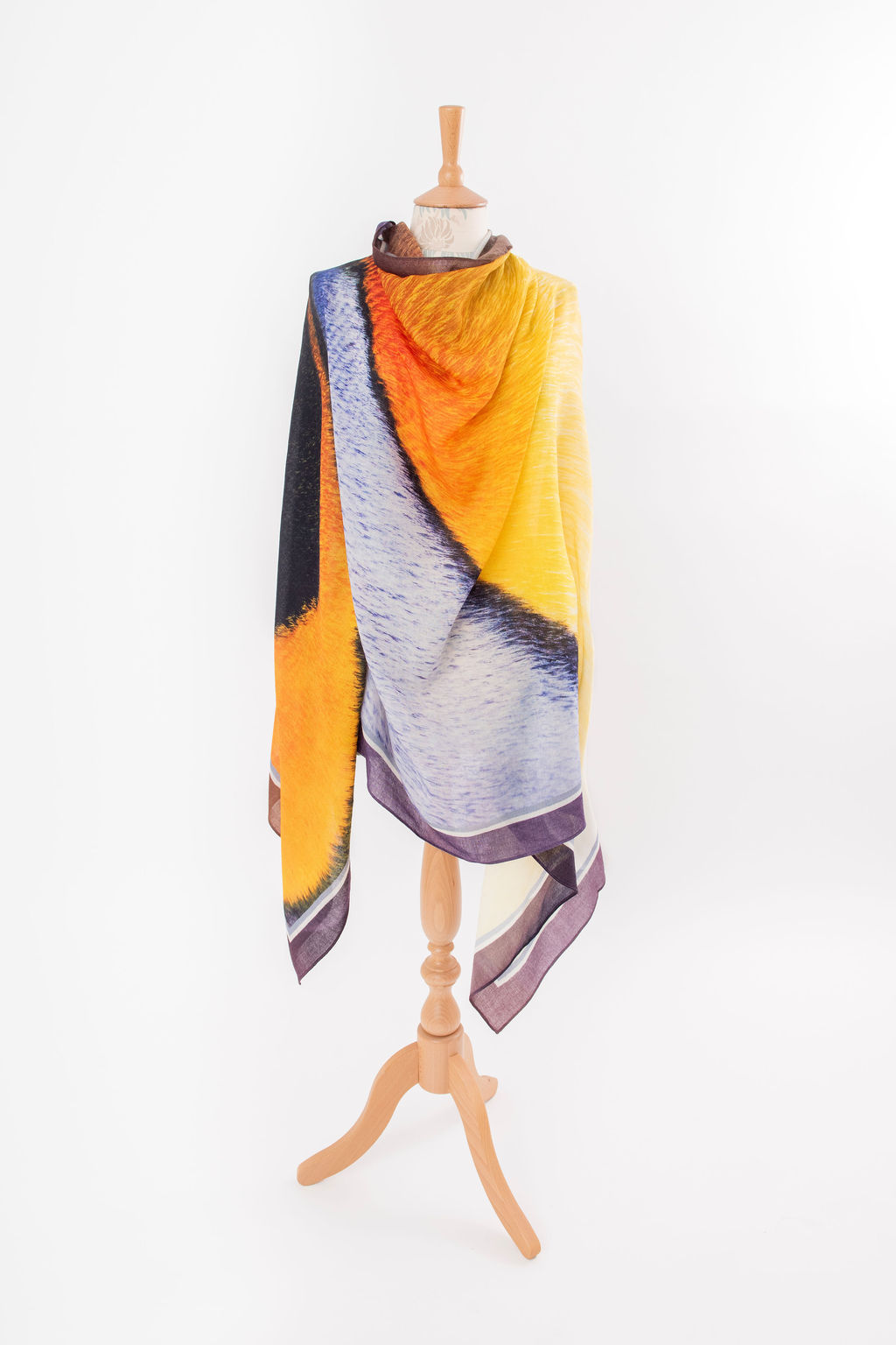 Wool/Silk blend Scarf – King Penguin Detail