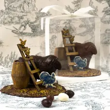 Création en chocolat inspirée d'une célèbre toile. Chocolat noir 72% de cacao, pur beurre de cacao.