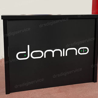 Il nostro desk reception realizzato per una importante azienda lombarda operante nel settore della produzione e vendita di fioriere componibili.