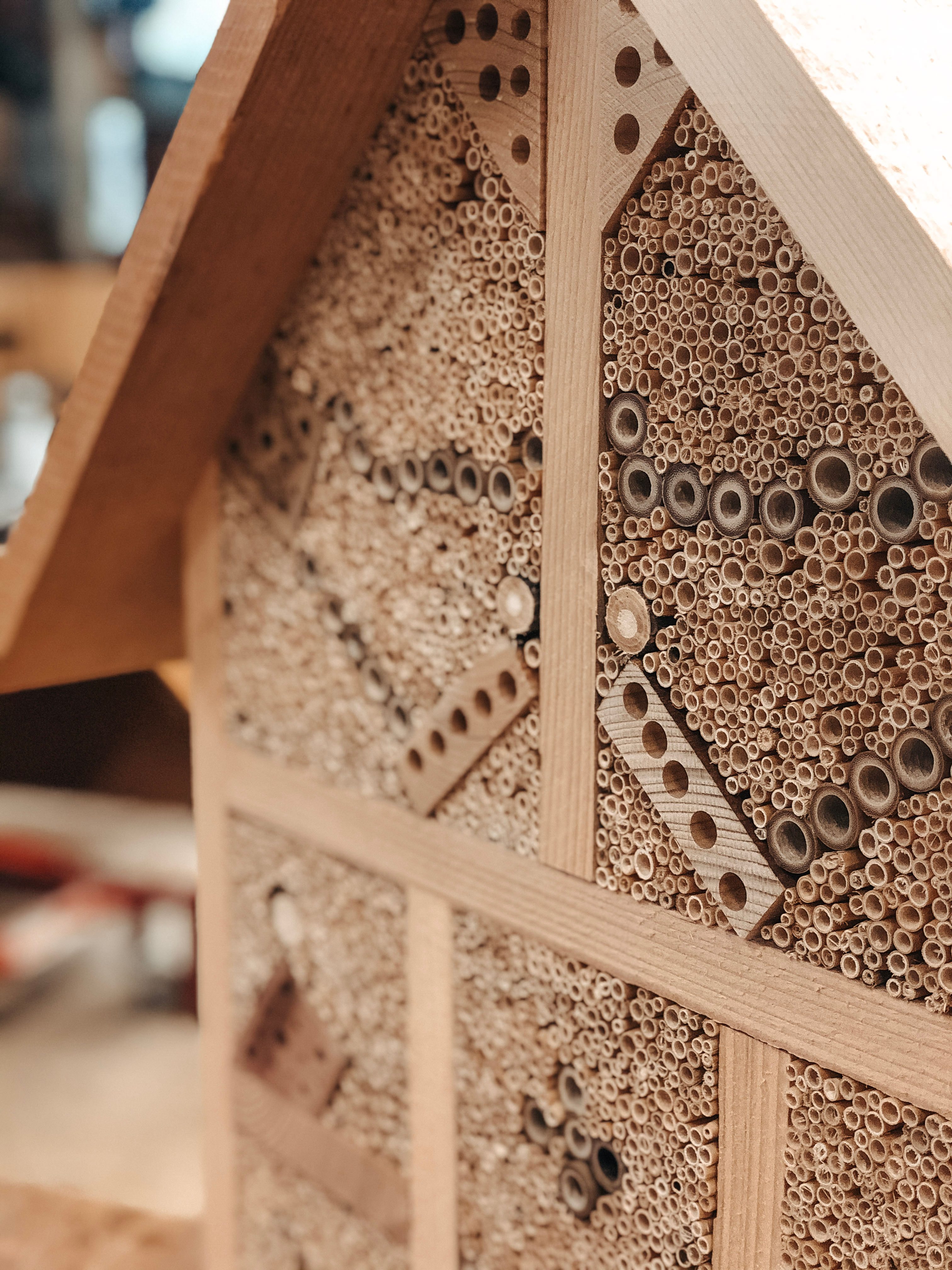 Bienenhotel mit Dach