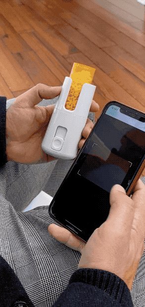 8-OutsideViewScanQR.gif