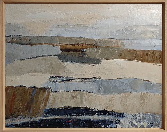 L’empreinte des marées de Sophie Dumont, paysage abstrait aux tons crème, gris bleuté et ocre