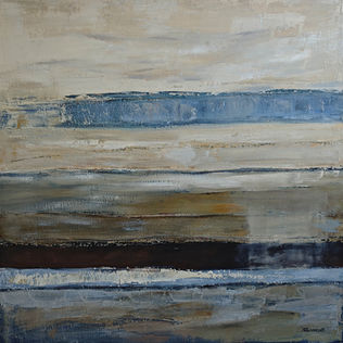 Peinture abstraite minimaliste de Sophie Dumont représentant un paysage marin stylisé composé de larges bandes horizontales bleues, grises, beige et brun foncé. L'œuvre évoque un horizon côtier baigné d'une lumière douce et atmosphérique.