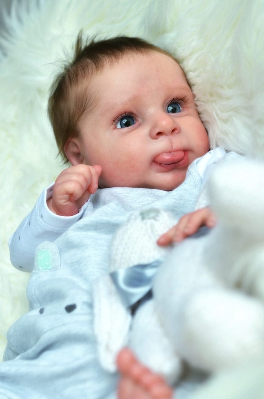 Alternate source-attributed photograph of Sebby by Cassie Ann Love