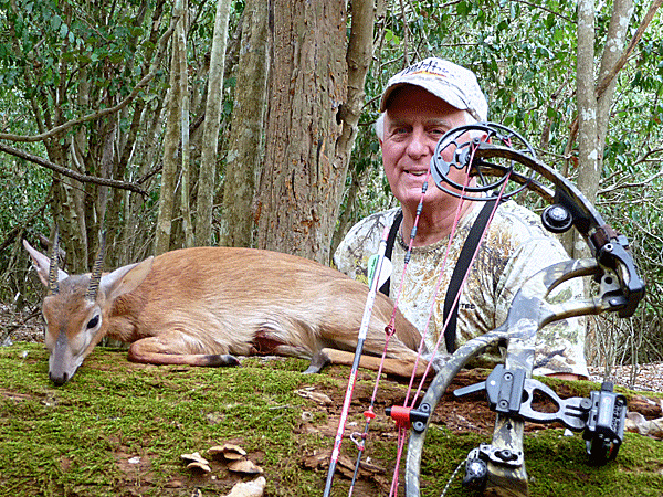 bruce-schoeneweis-hunting-highlights-zambeze-delta-safaris-2.gif