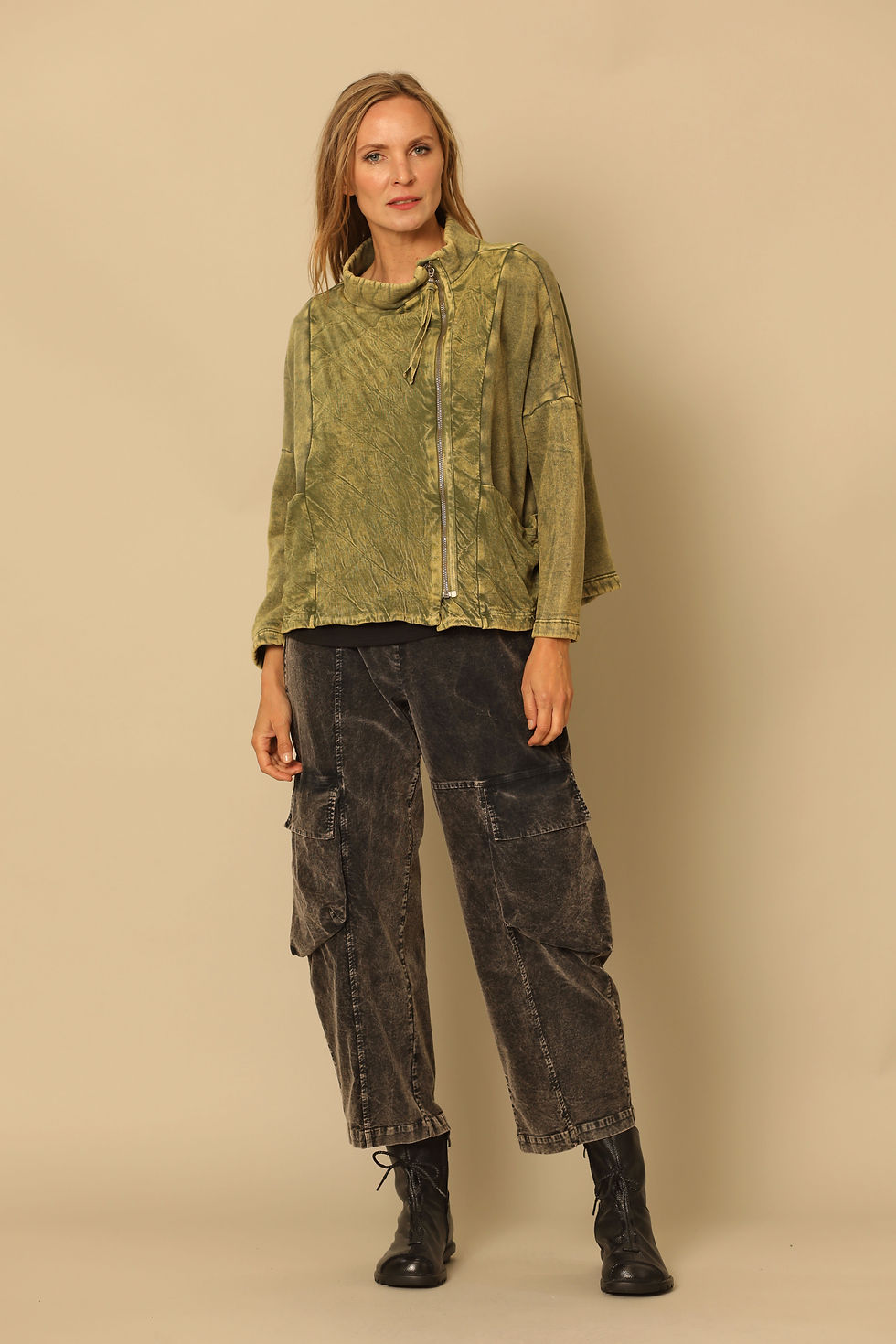 Thumbnail: Renee Pant - 8GM 8900