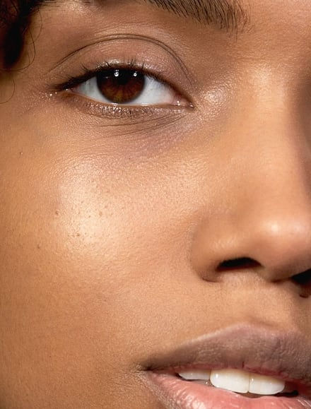 Thumbnail: Mádara Air Equal Soft Silk Mineral Powder - Beige 2