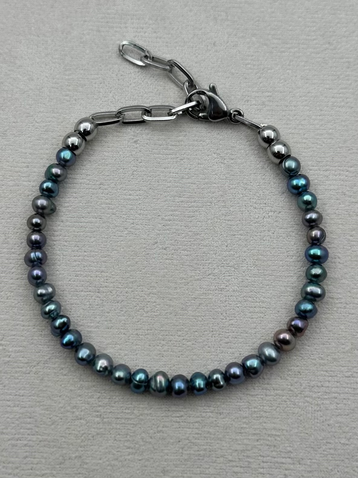 MIDNIGHT BLUE FRESHWATER PEARLS - BRACELET