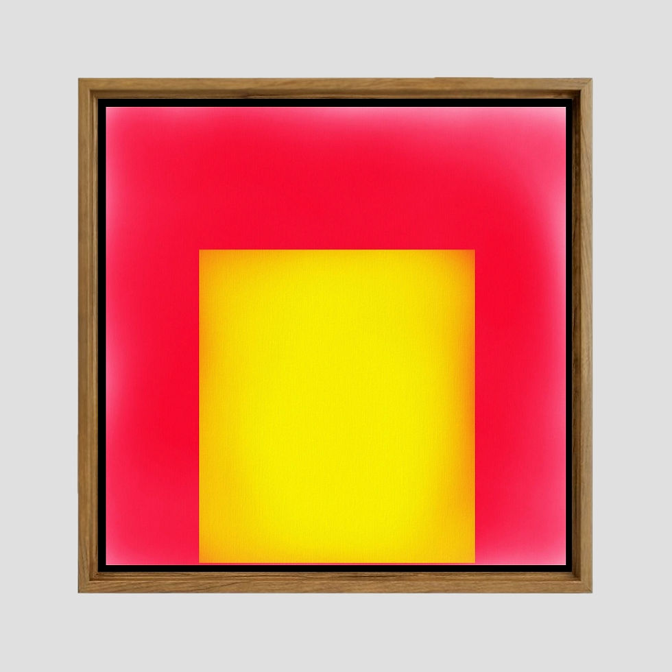 Obra com camadas em amarelo e rosa, criando um efeito de profundidade, parte do painel Contrapontos de Luz da Collab Memo