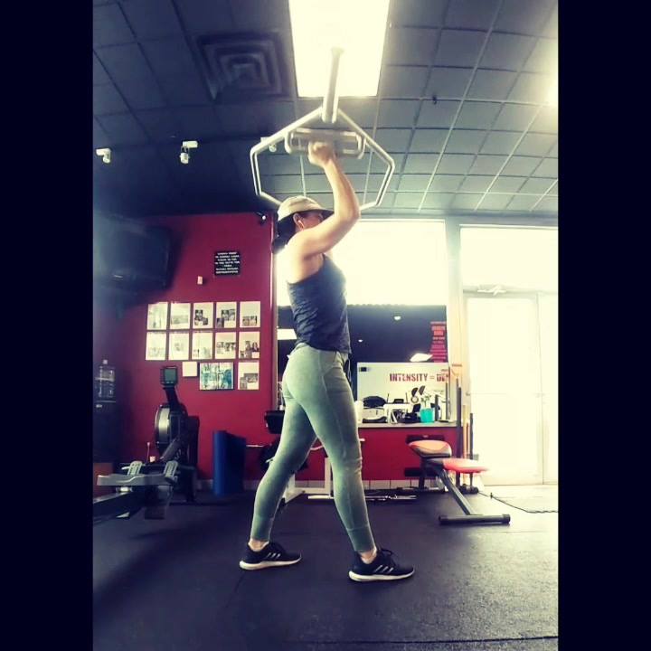 A little shoulder work, with one of my favorite Bars. @atr_fitness
@ironlungs19
When you are focused you can accomplish anything. Focus on your movements at the gym. Just like anyting else in life, focus, determination consistency will get you t