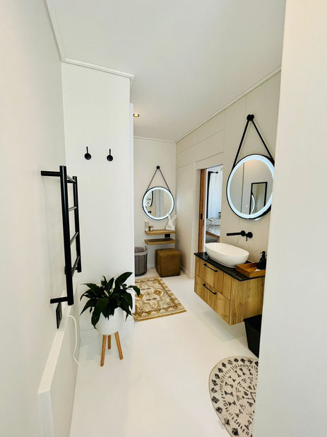 On the Ridge Room 2 bathroom, Walk-in Shower, Vanity Station, quality amenities