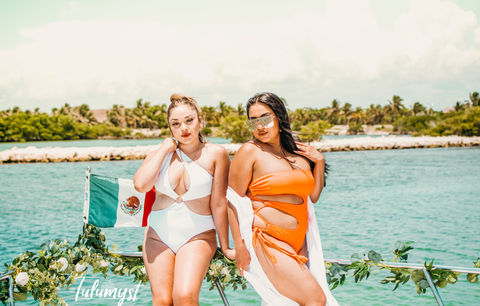 Tulum yacht shared tour view of two females in turquoise caribbean water