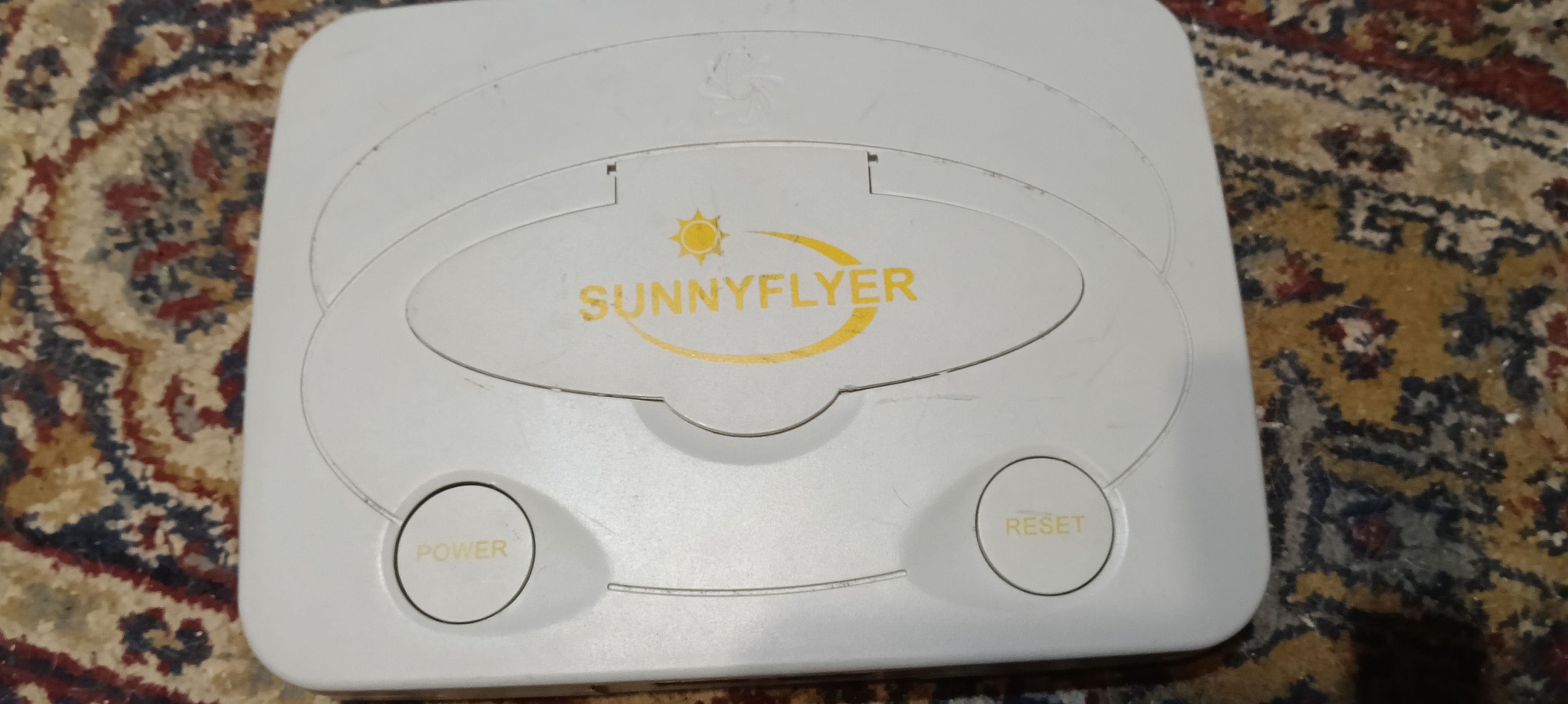 Famiclone -Sunny Flyer with built-in games